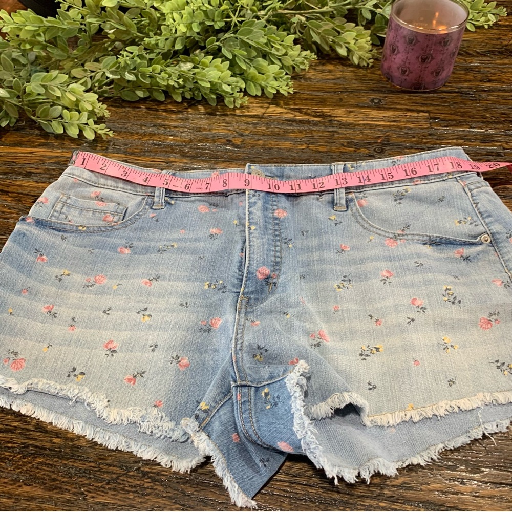 Cheeky High Waist Blue Jean Shorts Spandex Floral Cute 18 Frayed Wild Fable - Picture 7 of 15